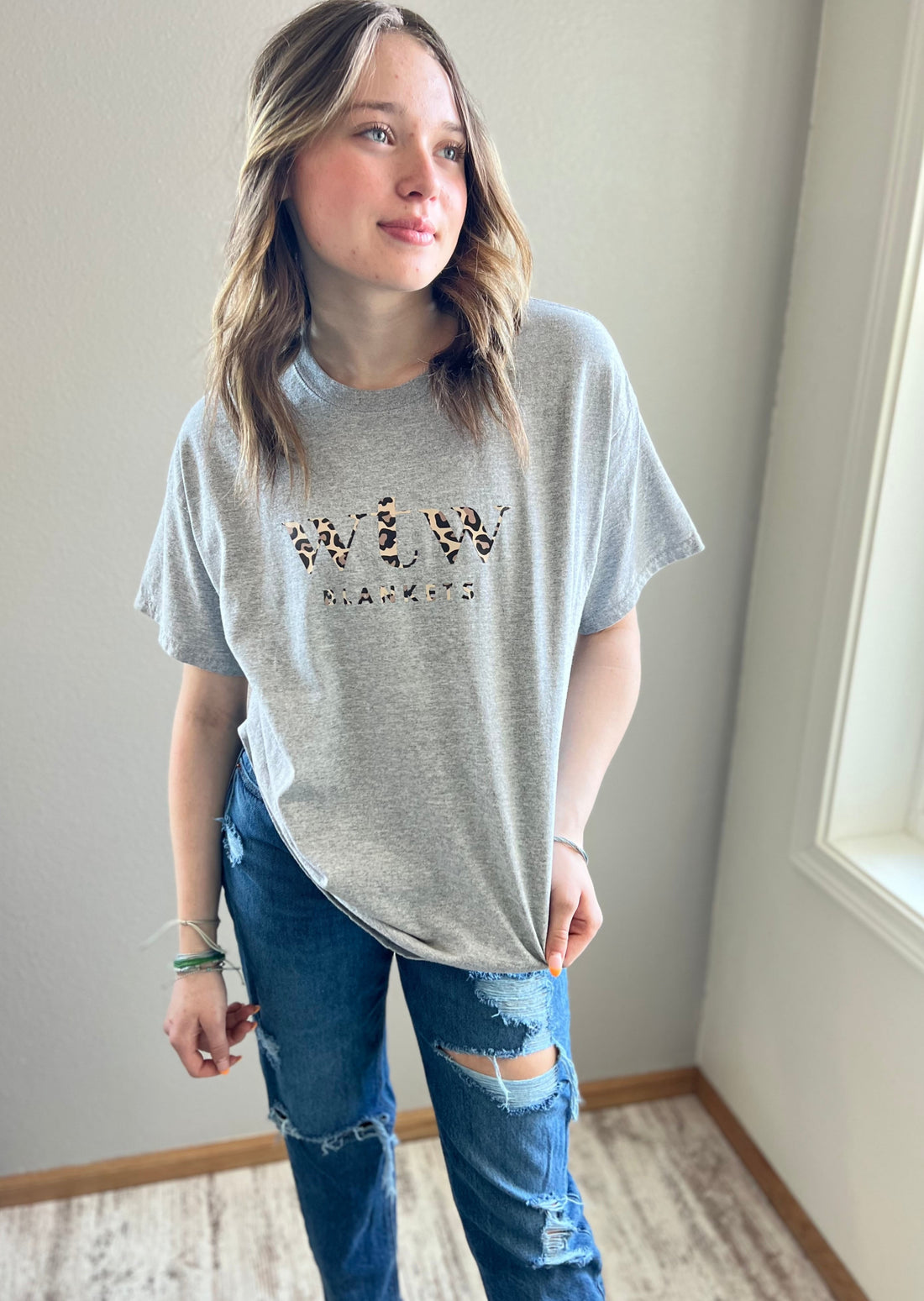 "WTW Blankets" Leopard Style on Grey - T-shirt