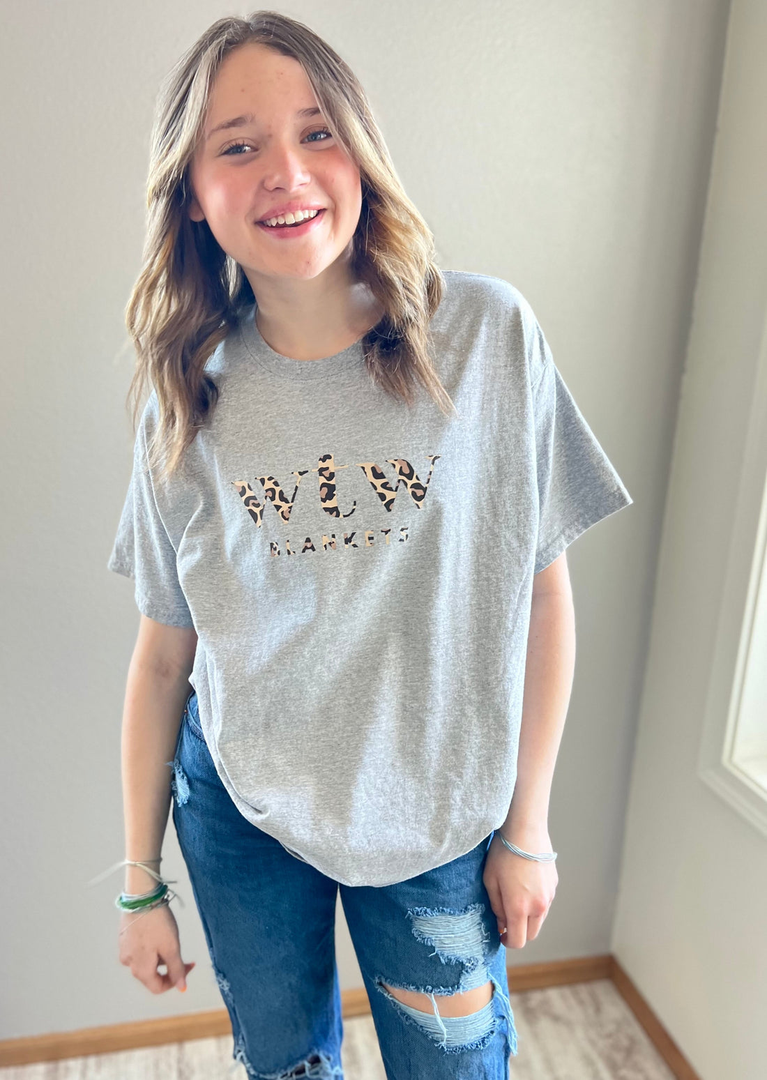 "WTW Blankets" Leopard Style on Grey - T-shirt