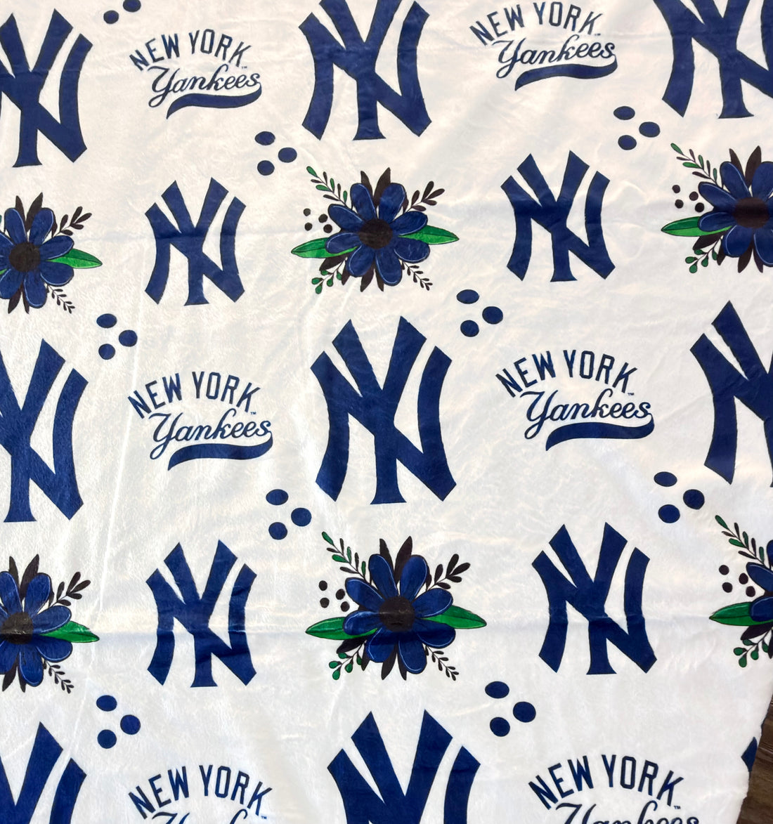 *Flawed* NY Yankees Floral Adult Luxury Minky Blanket - 58x70"