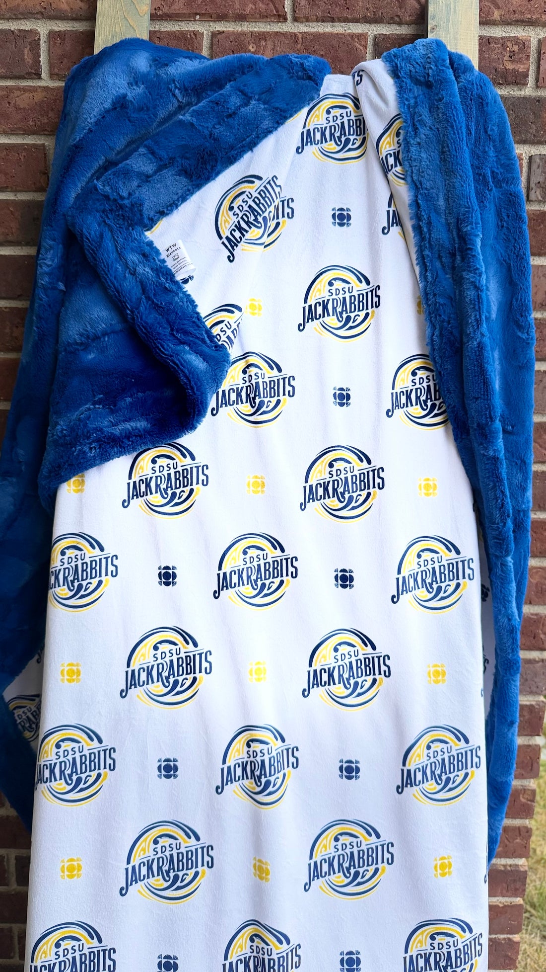 SDSU white swirl - Luxury Minky Blankets - PRE-ORDER (choose Blue or Yellow backing)